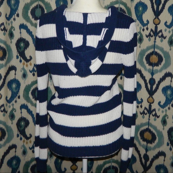 Super cute sweater shirt! - Picture 2 of 3